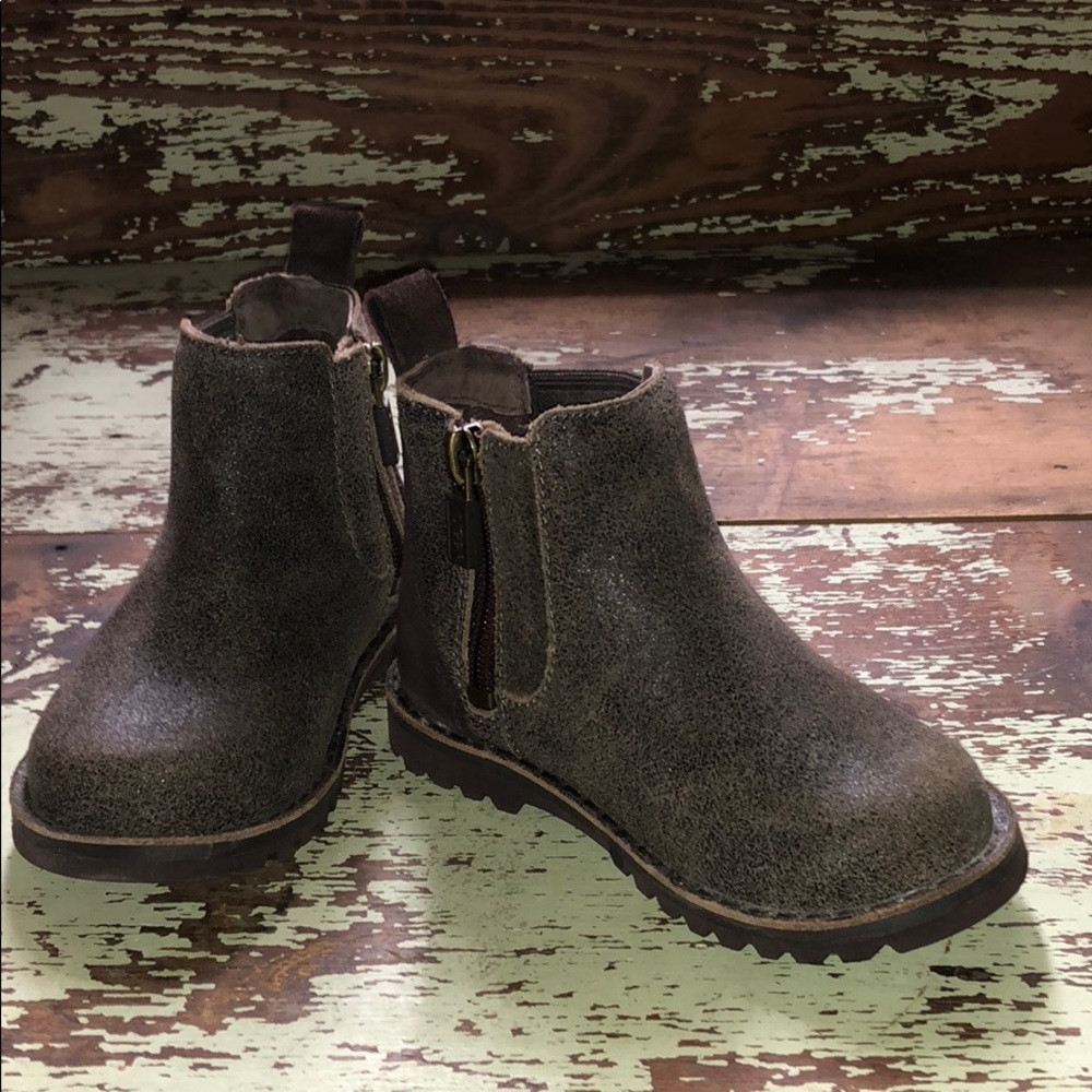 UGG CALLUM LEATHER TODDLER BOYS BOOTS 7 NWOT